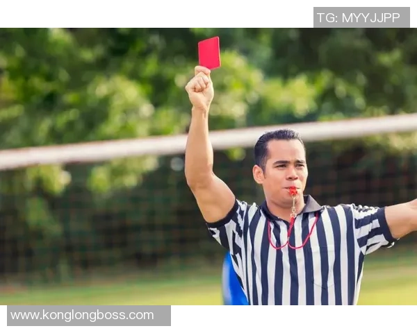 足球半场吹哨的意义与影响探讨如何提升比赛观赏性与公平性